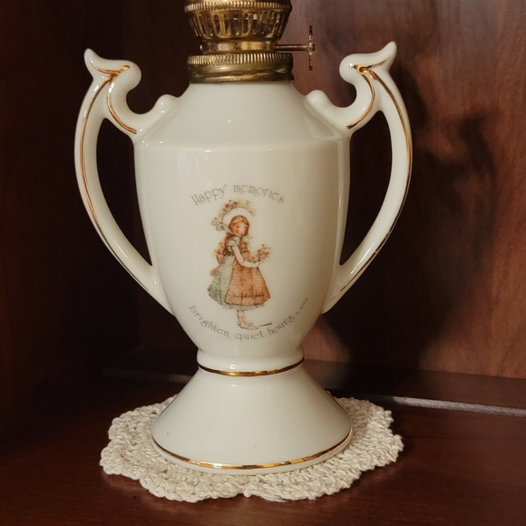 HOLLY HOBBIE® ♡ 1970's Mint Condition Genuine Porcelain Miniature Oil Lamp - Picture 5 of 13
